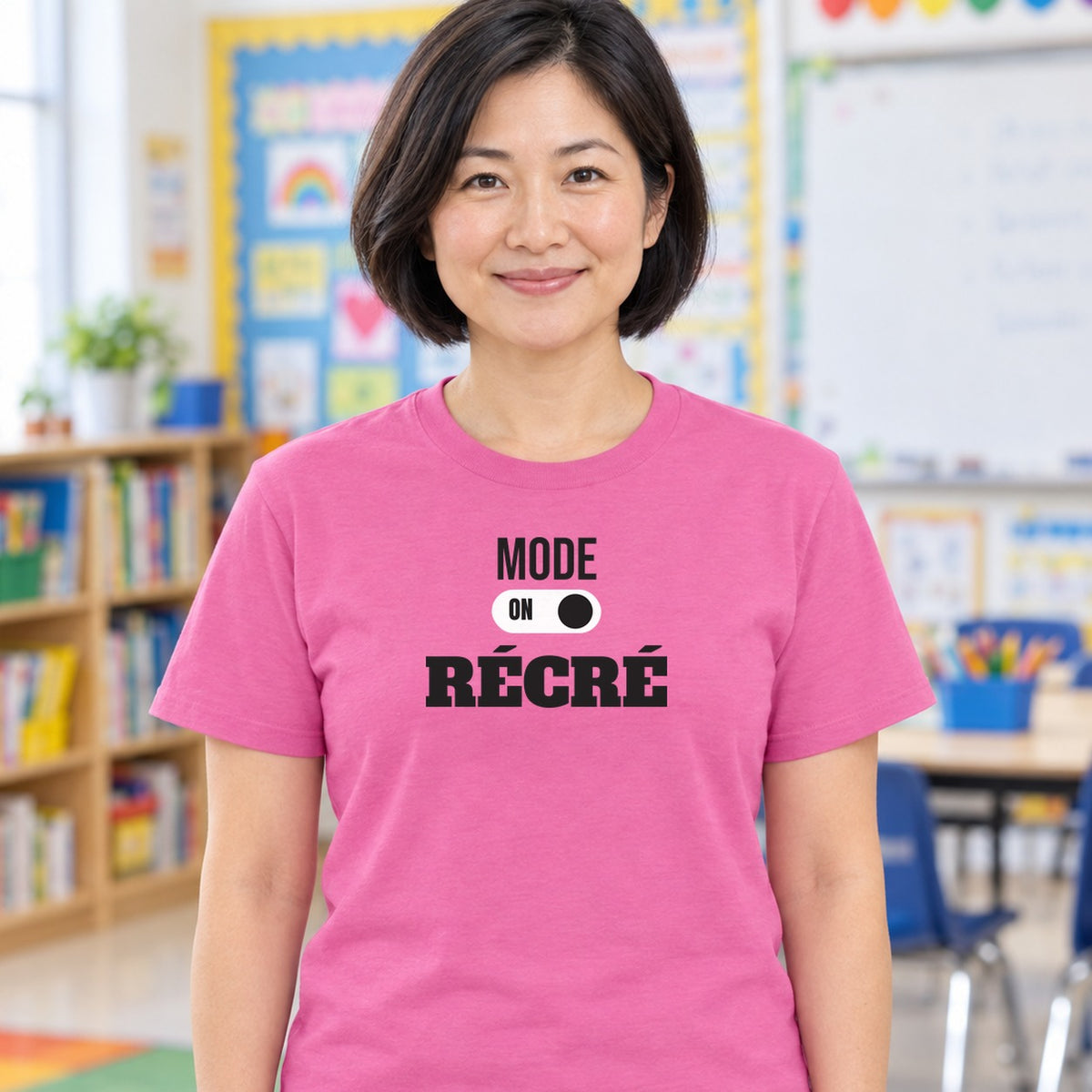 Woman wearing the azalea Mode récré graphic tee