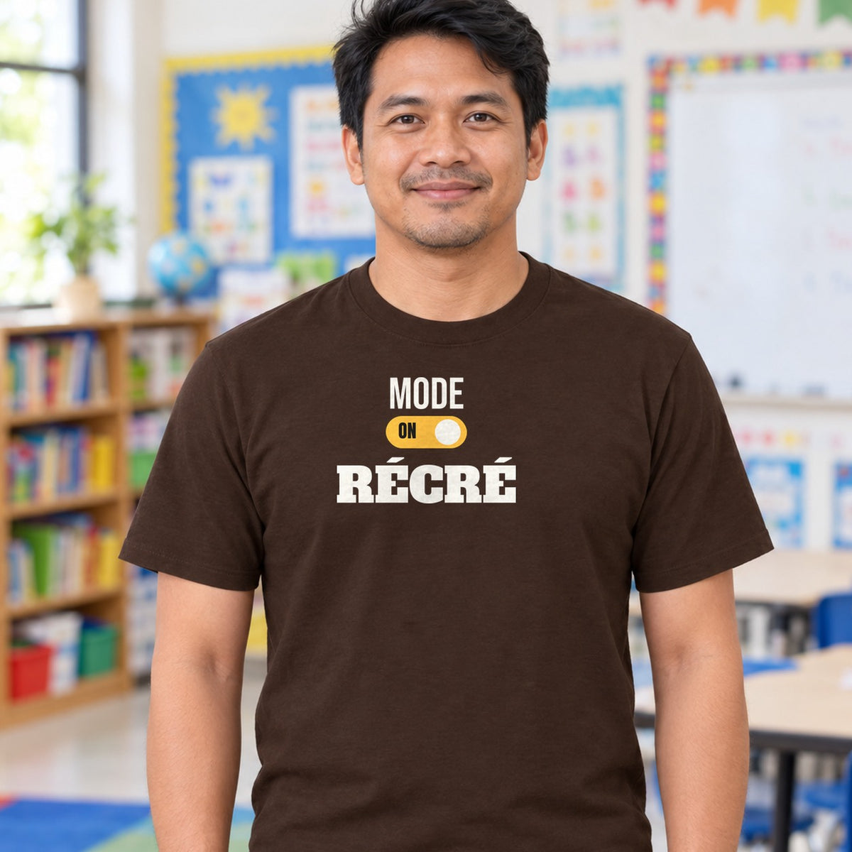 Man wearing the dark chocolate Mode récré graphic tee