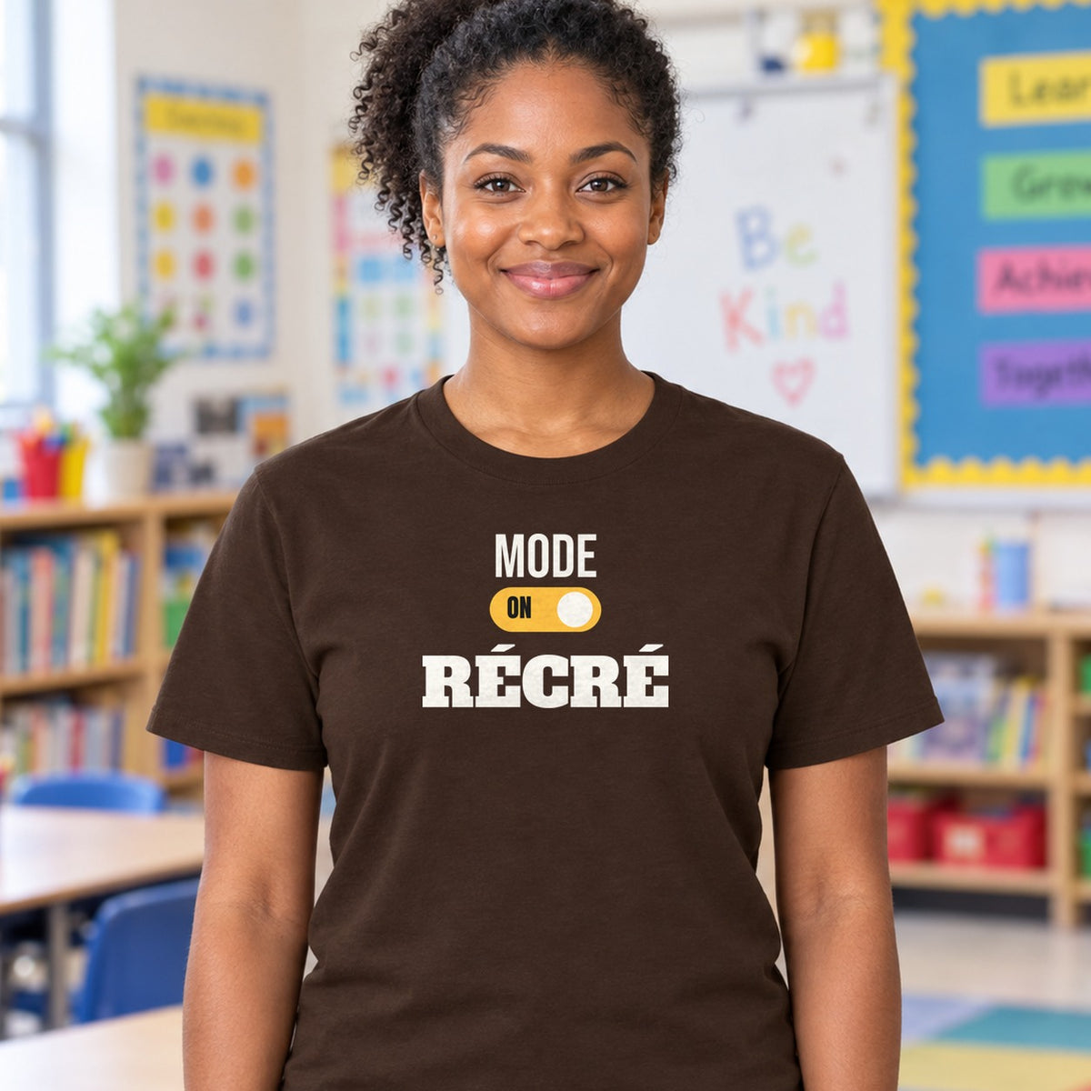 Woman wearing the dark chocolate Mode récré graphic tee