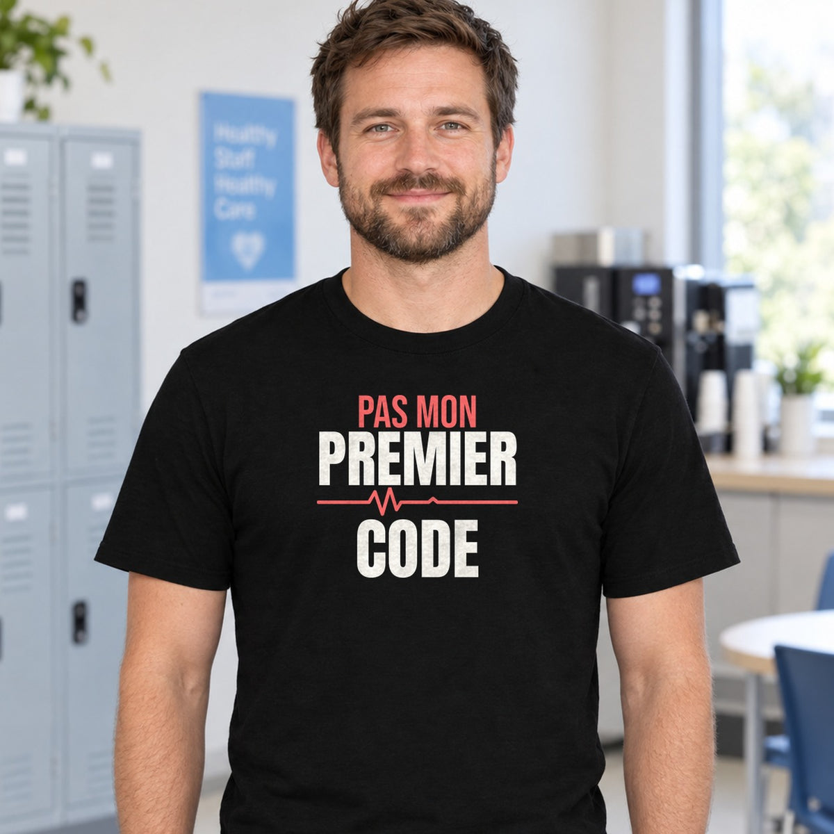 Man wearing the black Pas mon premier code graphic tee