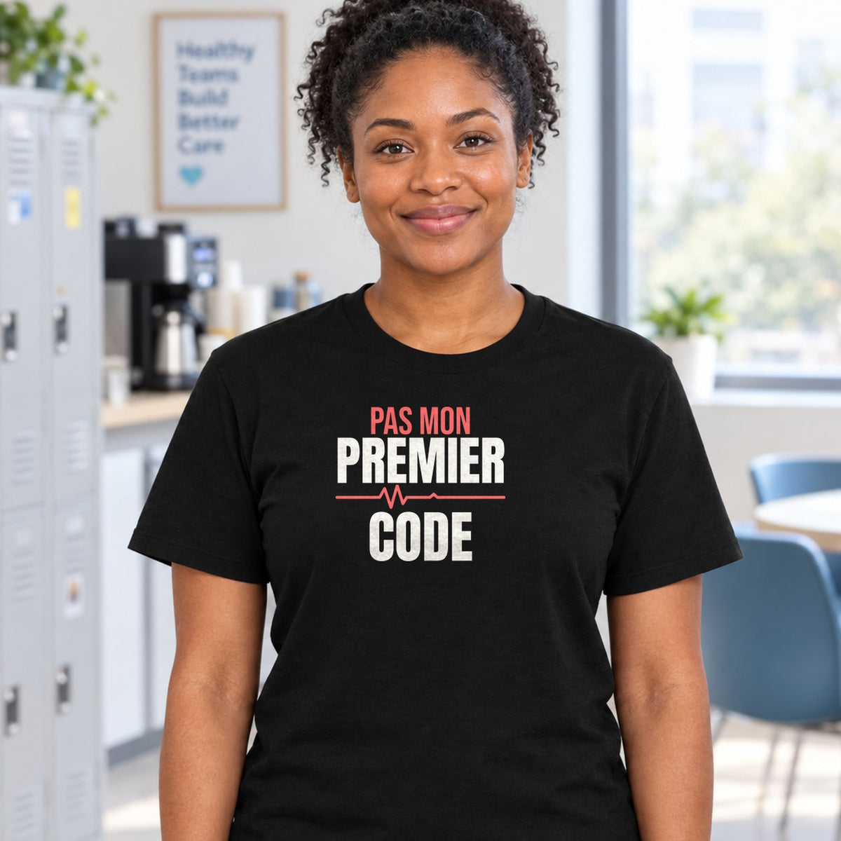 Woman wearing the black Pas mon premier code graphic tee