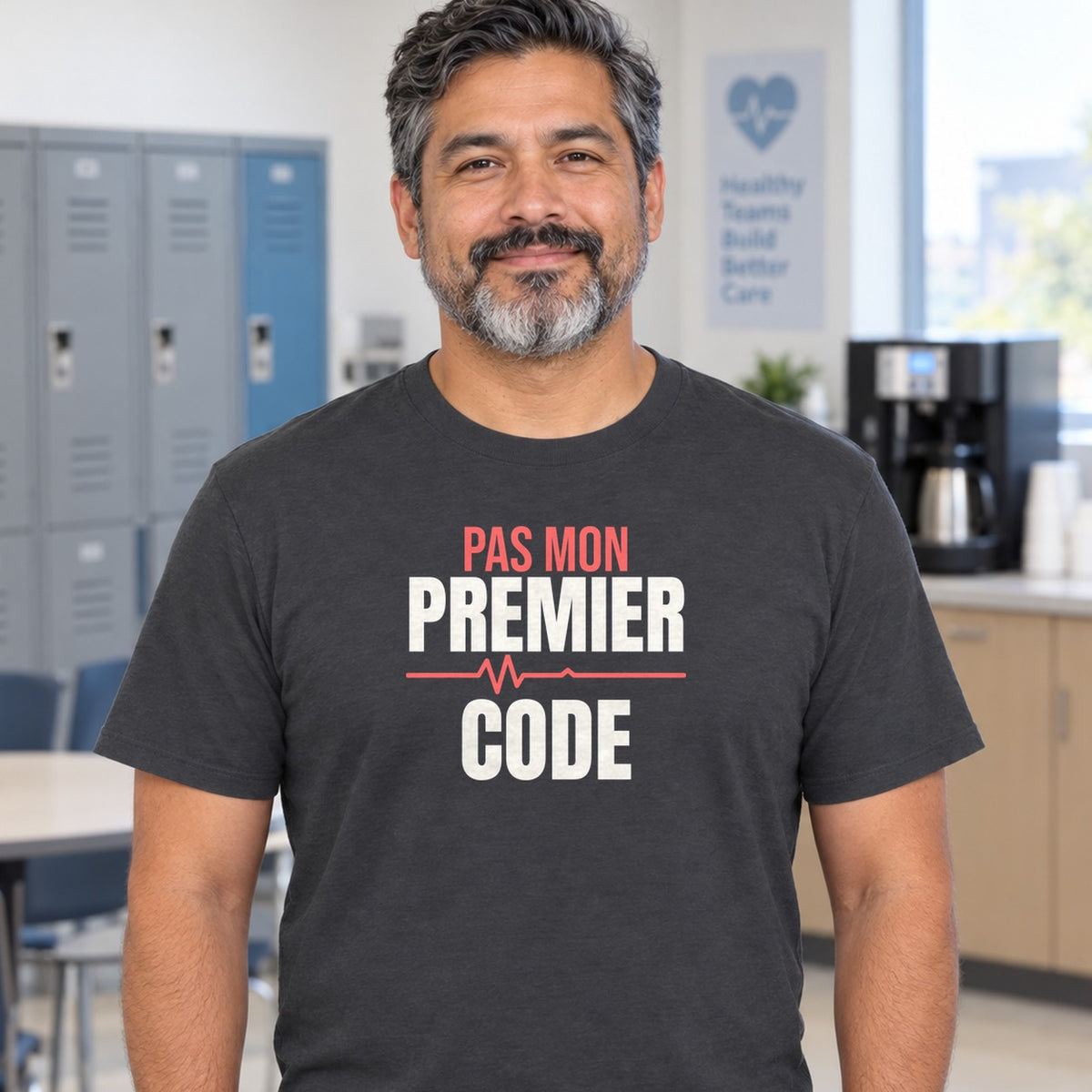 Man wearing the charcoal Pas mon premier code graphic tee