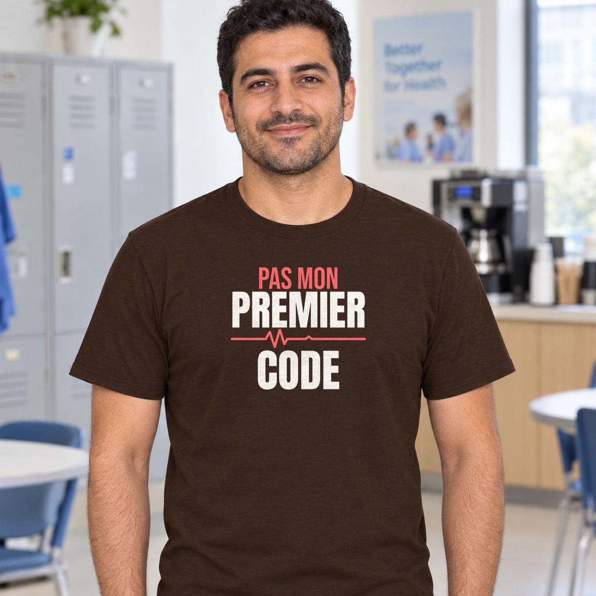 Man wearing the dark chocolate Pas mon premier code graphic tee